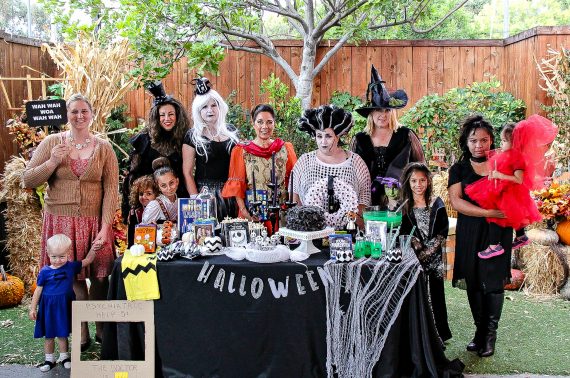 cw6-halloween-blogger-group-and-table