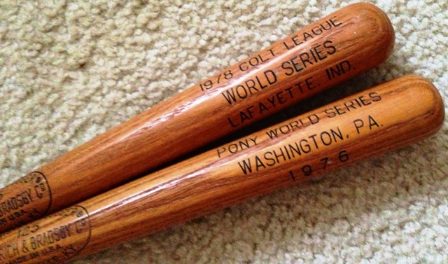 Bates de las series mundiales en las que participo Alejandro Valle. Alejandro Valle's Pony and Colt World Series Bats