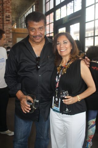 Neil deGrasse Tyson with Suzette Valle at Comic-Con 2016