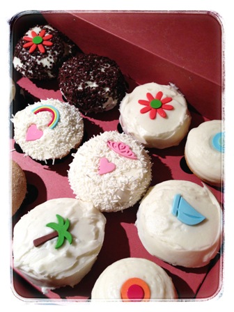 Frosting Sprinkles' Cupcakes with their signature method is not easy! Photo S. Valle